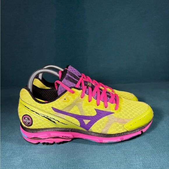 Size 7.5 - Women’s Mizuno wave rider multicolor shoes - Picture 3 of 9
